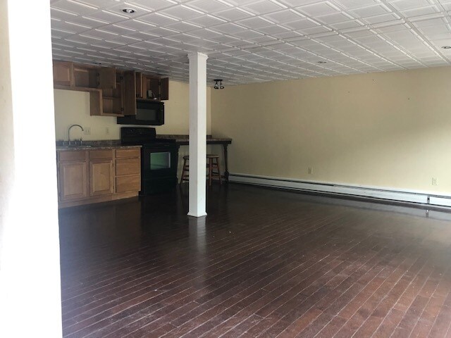 Building Photo - 381 Marlboro St