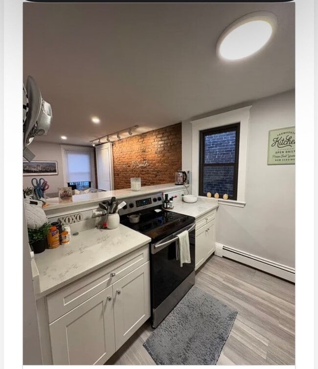 Building Photo - Beautiful 1.5 bedroom in Brighton…. DON’T MISS OUT!!!!