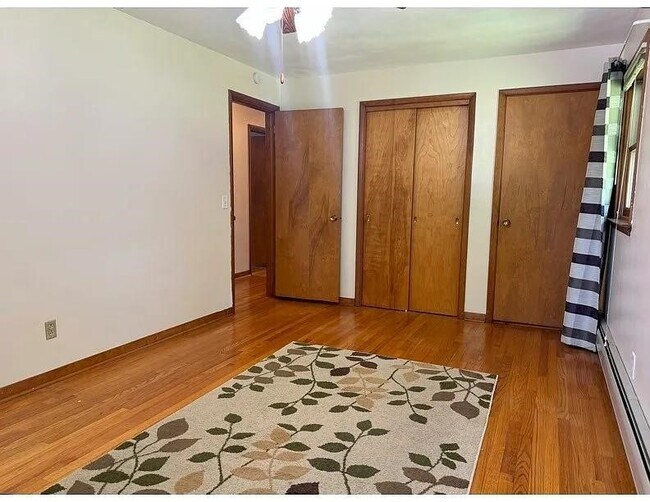 Foto del edificio - 7 Exeter Dr