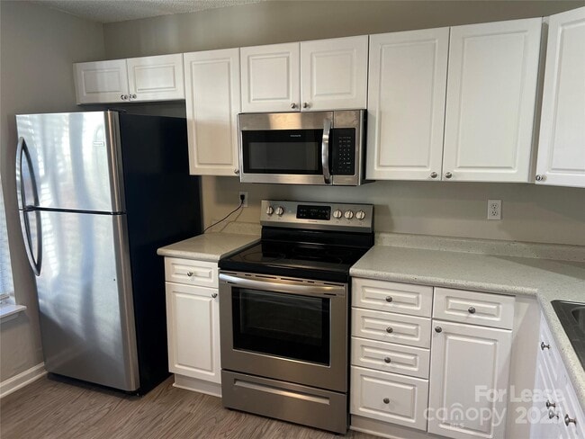 Building Photo - 6075 Cougar Ln