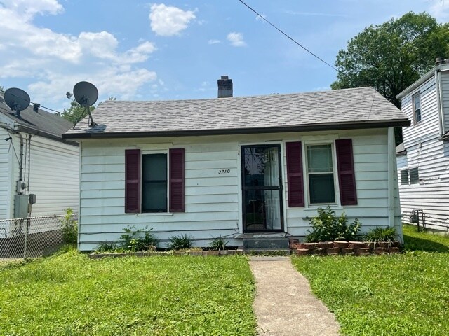 Primary Photo - 3710 Cliff Ave