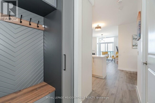 Photo du bâtiment - 4677 Glen Erin Dr