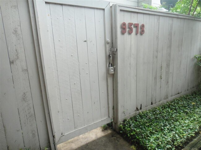 Foto del edificio - 9578 Windswept Ln