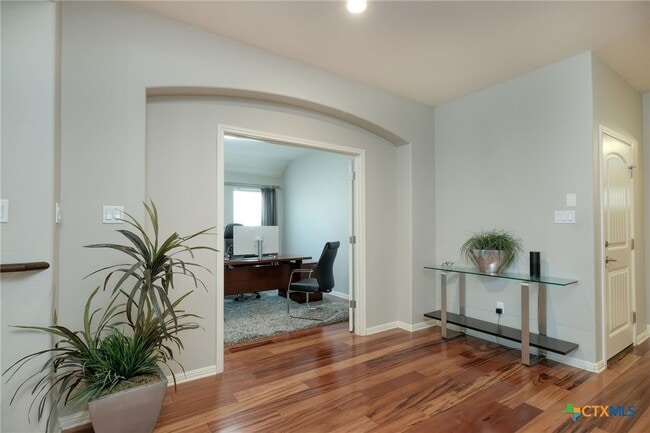 Building Photo - 4362 Green Tree Dr