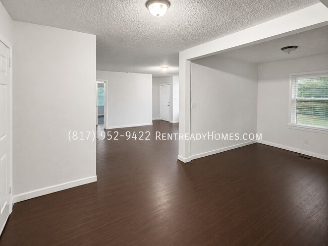 Foto del edificio - 1416 Woodward Rd
