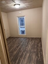 Building Photo - 421 Balsam St