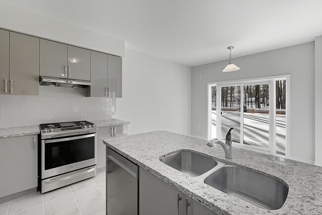 Building Photo - 275 Beechwood Forest Ln