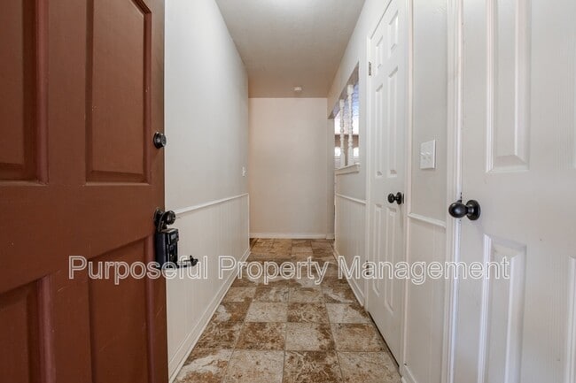 Building Photo - 202 Stanton Dr