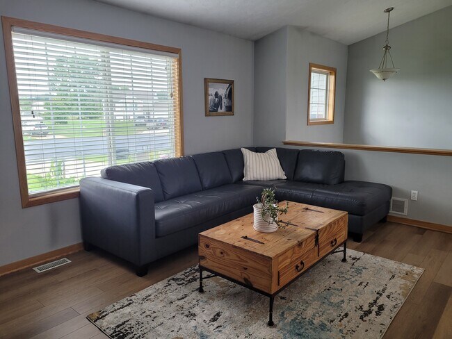 Foto del edificio - 14609 Ivorystone Dr NE