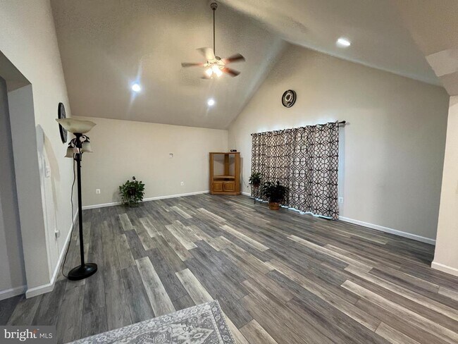 Foto del edificio - 13046 Monterey Ln