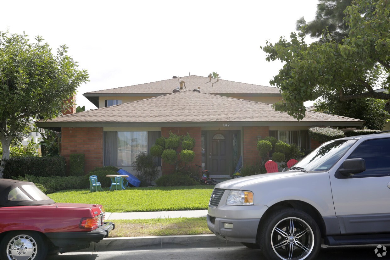 Building Photo - 3102 Coral Ave