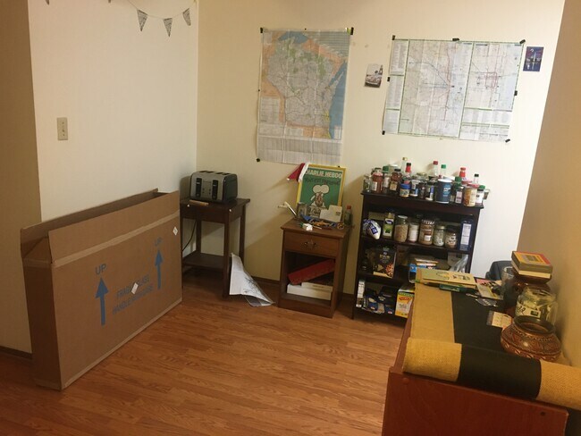 Foto del edificio - 2588 N Frederick Ave