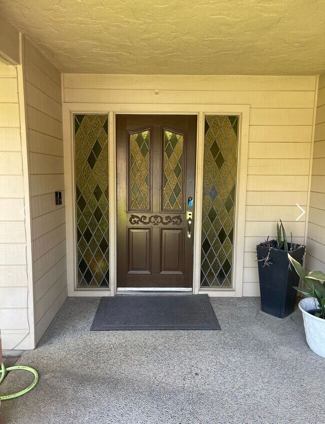 Building Photo - Lovely 3 Bedroom / 2 Bathroom for rent $2,795