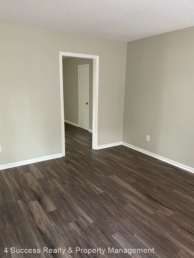Building Photo - 3 br, 1 bath House - 3365 Elk Point Dr.