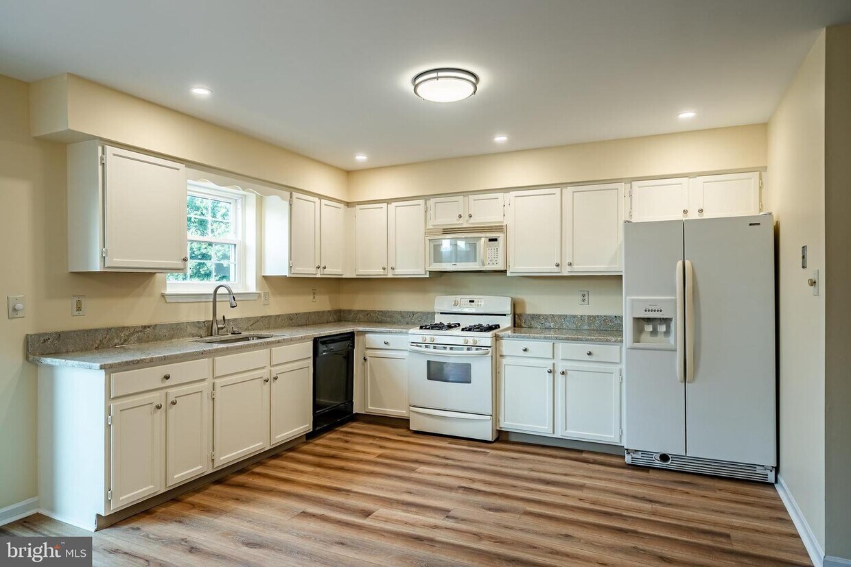 Foto principal - 1075 Boot Rd
