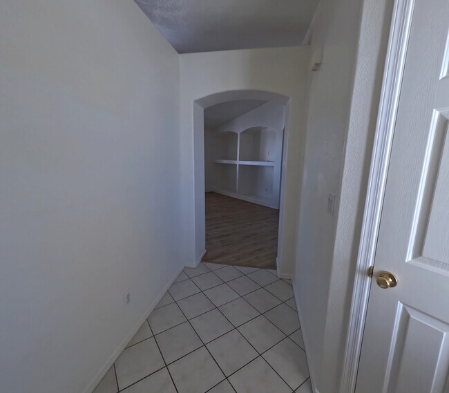 Foto del edificio - 2112 E Desert Lakes Dr