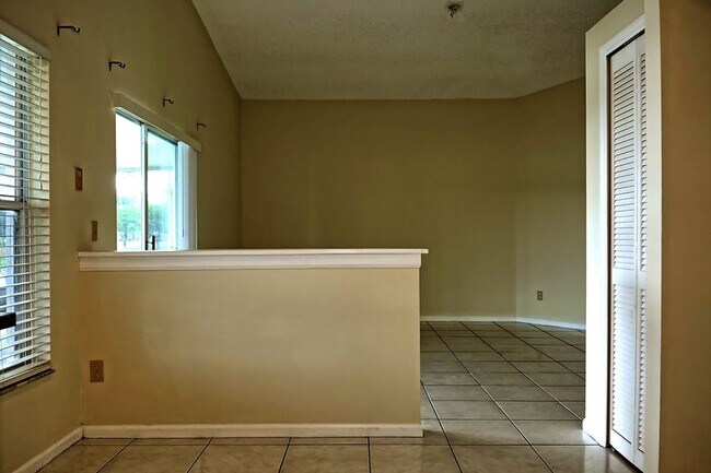 Foto del edificio - Single Family Home in Hunters Creek