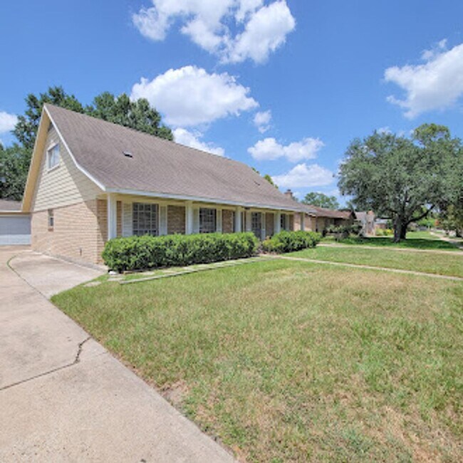 Foto del edificio - Spacious Family Home with Curb Appeal!