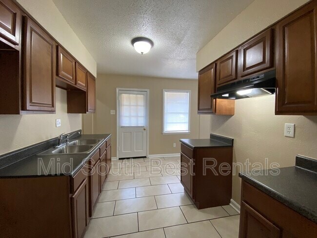 Foto del edificio - 597 Leavert Ave