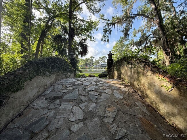 Foto del edificio - 5908 Riverside Dr