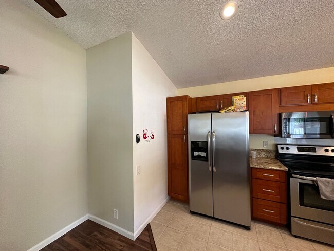 Foto del edificio - 2 Bed Upgraded Home, Solar, end of street ...