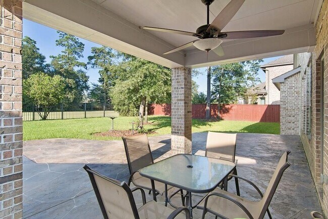 Foto del edificio - 8127 Caroline Ridge Dr
