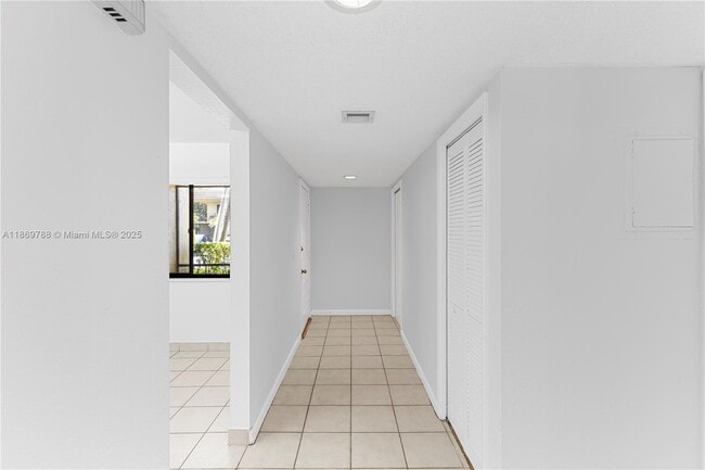 Foto del edificio - 301 Lakeview Dr