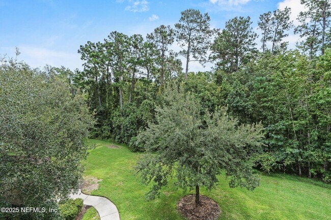 Foto del edificio - 945 Registry Blvd