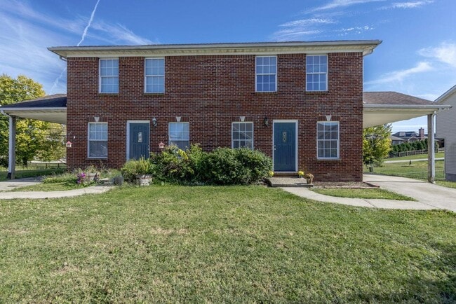 Located in Georgetown, KY, three-bedroom, 2.5-bath townhouse - Located in Georgetown, KY, three-bedroom, 2.5-bath townhouse