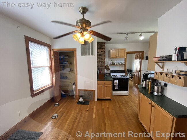 Building Photo - 81A Tremont St Unit #3