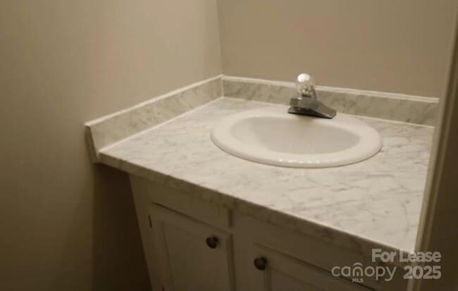 Building Photo - 90 Akron Ave