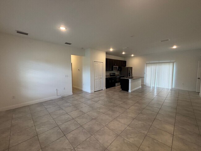 Foto del edificio - Gorgeous Newer Home in Marion Oaks!!