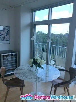 Foto del edificio - Gorgeous Midtown Condo With Stunning Views!