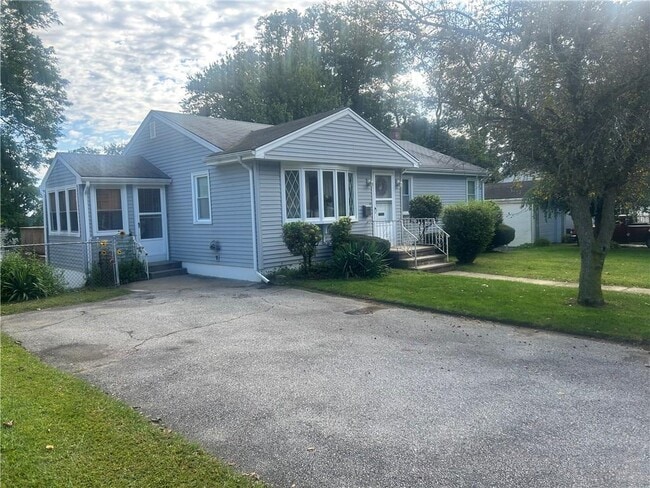 Building Photo - 55 Flanders St