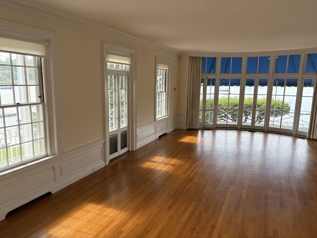 Foto del edificio - 700 Steamboat Rd