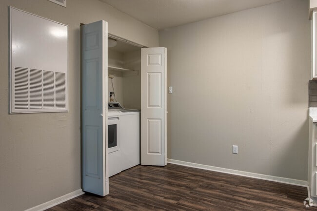 1 BR, 1 BA - 660 SF - Raintree