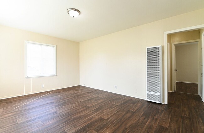 Photo - House - 2 Bedrooms / 1 Bathroom - Downey