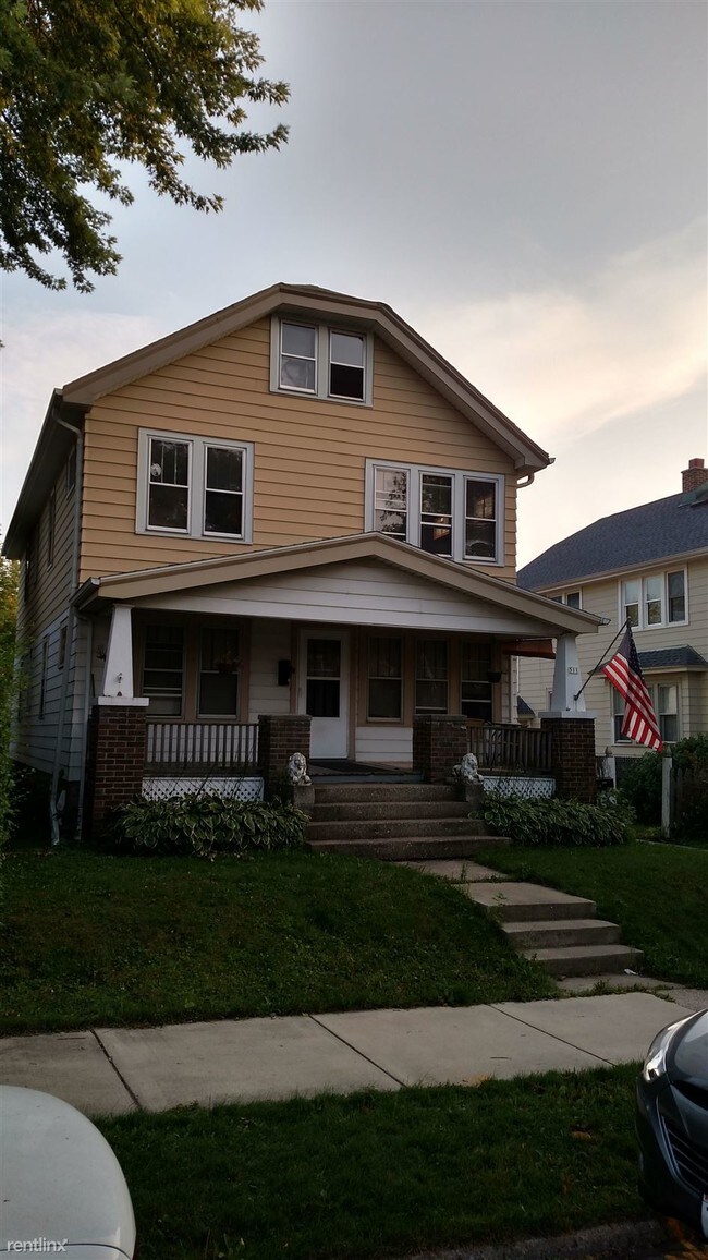 511 Montana Ave, South Milwaukee, WI 53172 Townhouse for Rent in