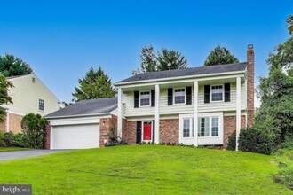 Building Photo - 8709 Sleepy Hollow Ln