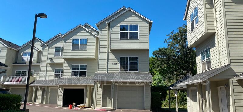 Foto principal - 2837 SW Western Blvd