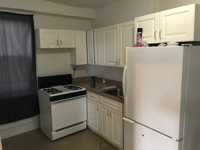 Kitchen - 229 Warburton Ave