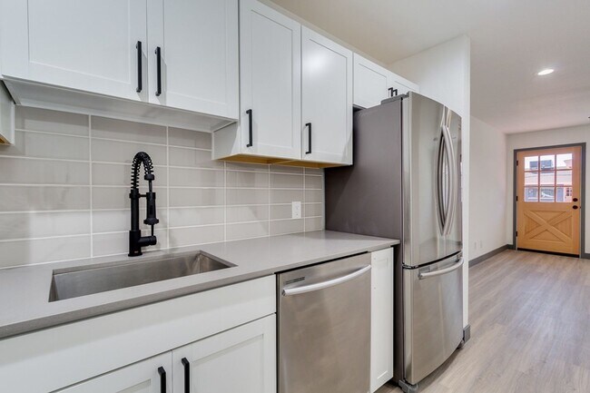 Building Photo - Two Bedroom in Old Town Scottsdale - Sparking Pool!