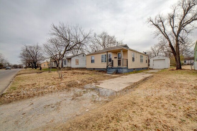 Building Photo - 3146 E Woodrow Pl