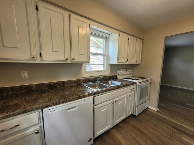 Foto del edificio - Cozy two bedroom home, pet friendly!