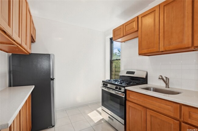 Building Photo - 139-21 85th Dr