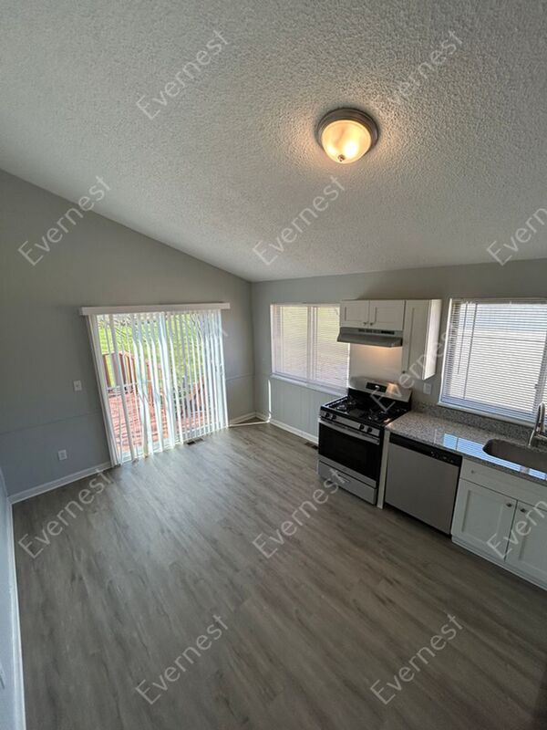 Foto del edificio - 2684 Blue Heron Dr