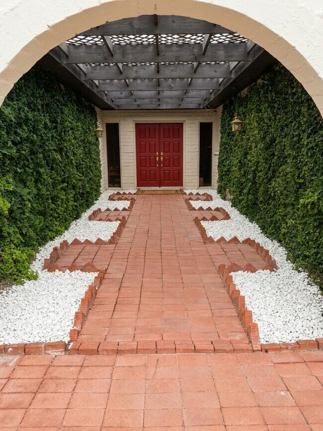 Foto del edificio - 6311 N 74th St