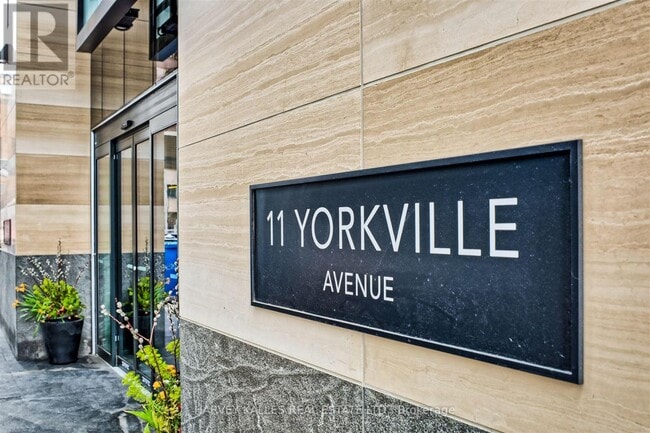 Building Photo - 11-4511 Yorkville Ave
