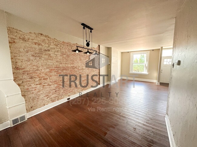 Photo - 3885 Manor Street House