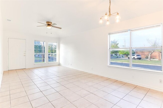 Foto del edificio - 300 Tamara Dr